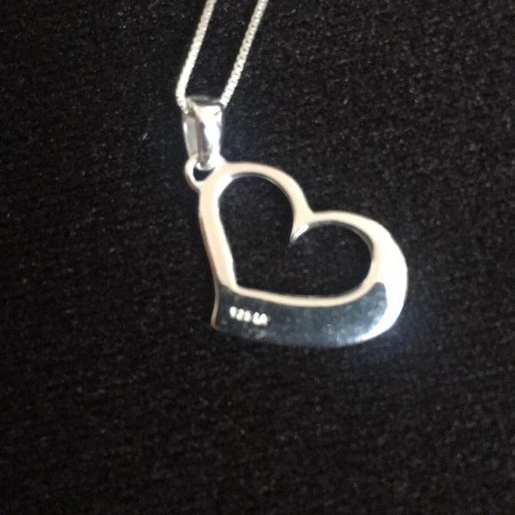 Sterling silver Box chain + “loved” heart pendant - Picture 4 of 10